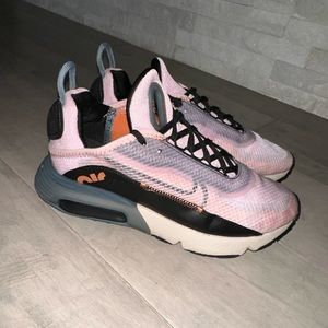 Wmns Nike Air Max 2090 'Light Arctic Pink